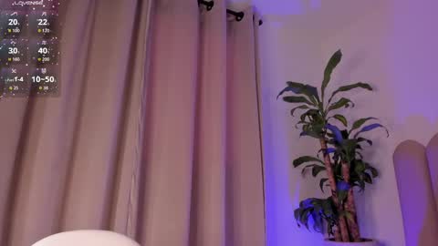 Snapshot of sasha_wolff chatting on 09-18-25, 09:28 Sasha online show from 09-18-25, 09:28