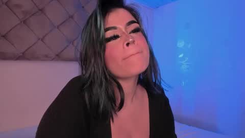 Snapshot of sashajune chatting on 02-13-25, 01:29 selene online show from 02-13-25, 01:29