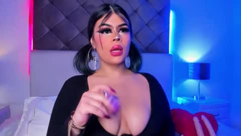 Snapshot of sashajune chatting on 03-08-25, 11:48 selene online show from 03-08-25, 11:48