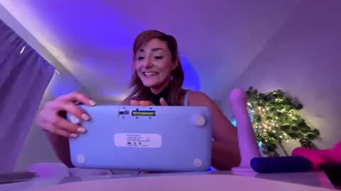 Snapshot of sashaminx6969 chatting on 12-28-24, 05:23 Sasha online show from 12-28-24, 05:23