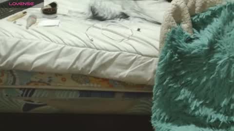 Snapshot of sasharosee2 chatting on 10-17-25, 12:19 S A S H A R O S E online show from 10-17-25, 12:19