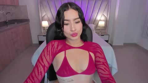 Snapshot of saskia_litt chatting on 12-21-25, 04:08 saskia litt online show from 12-21-25, 04:08