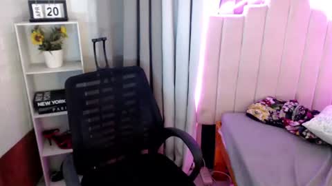 sassy_kimmyy online show from 04-23-26, 12:29