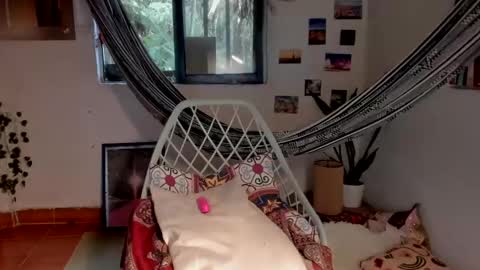 Snapshot of sassy_xyou chatting on 03-12-25, 09:35 Ms. Oh   online show from 03-12-25, 09:35