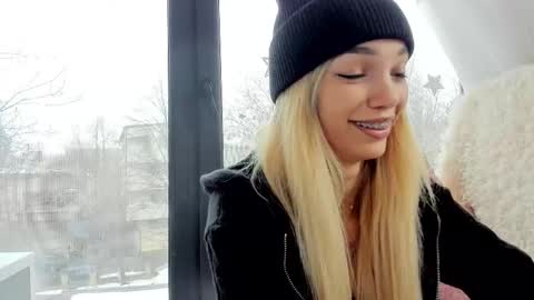 Snapshot of sassyt33n chatting on 02-28-25, 10:09 sassyt33n online show from 02-28-25, 10:09