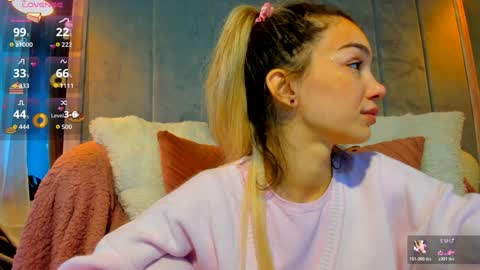 Snapshot of sassyt33n chatting on 12-19-25, 06:53 sassyt33n online show from 12-19-25, 06:53