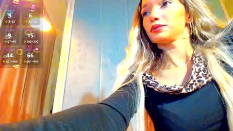 Snapshot of sassyt33n chatting on 12-21-25, 09:00 sassyt33n online show from 12-21-25, 09:00