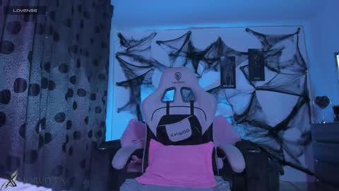 Snapshot of satanbabee_ chatting on 10-25-25, 12:29 im expecting 300 thumbs up on my altar online show from 10-25-25, 12:29