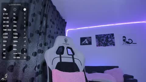 Snapshot of satanbabee_ chatting on 11-11-25, 10:43 im expecting 300 thumbs up on my altar online show from 11-11-25, 10:43