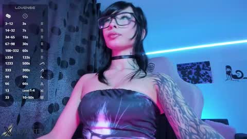 Snapshot of satanbabee_ chatting on 11-26-25, 01:17 im expecting 300 thumbs up on my altar online show from 11-26-25, 01:17