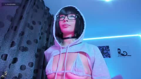 Snapshot of satanbabee_ chatting on 11-27-25, 12:35 im expecting 300 thumbs up on my altar online show from 11-27-25, 12:35