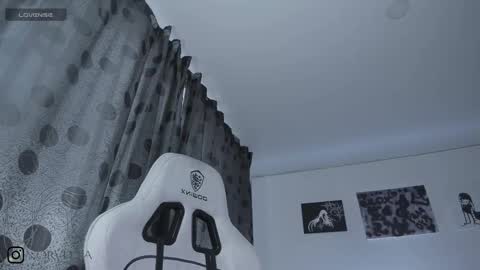 Snapshot of satanbabee_ chatting on 12-18-25, 09:43 im expecting 300 thumbs up on my altar online show from 12-18-25, 09:43