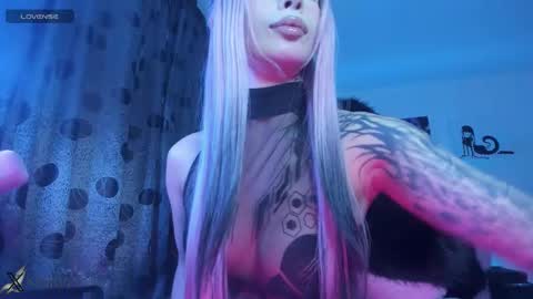 Snapshot of satanbabee_ chatting on 01-18-26, 11:41 im expecting 300 thumbs up on my altar online show from 01-18-26, 11:41