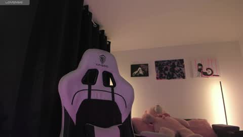    im expecting 300 thumbs up on my altar online show from 04-29-26, 11:44