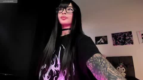 Snapshot of satanbabee_ chatting on 06-24-26, 10:31 im expecting 300 thumbs up on my altar online show from 06-24-26, 10:31
