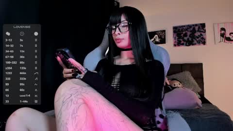 Snapshot of satanbabee_ chatting on 07-20-26, 11:18 im expecting 300 thumbs up on my altar online show from 07-20-26, 11:18