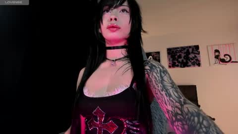 Snapshot of satanbabee_ chatting on 07-23-26, 12:35 im expecting 300 thumbs up on my altar online show from 07-23-26, 12:35