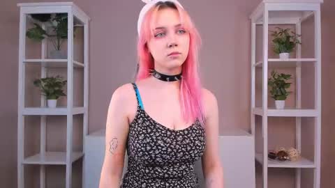 Snapshot of saturninaknoebel chatting on 03-10-26, 05:01 Lin online show from 03-10-26, 05:01