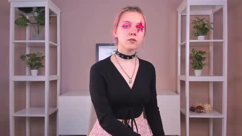 Snapshot of saturninaknoebel chatting on 03-13-26, 04:41 Lin online show from 03-13-26, 04:41