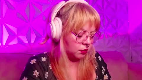 Gina George online show from 10-04-25, 11:25