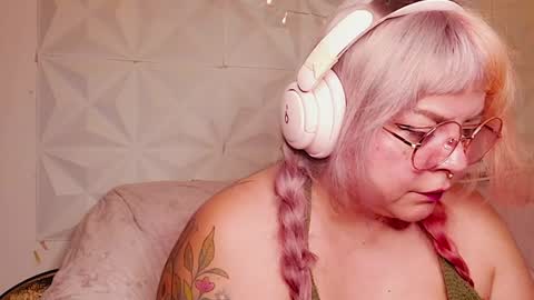 Gina George online show from 08-01-26, 01:38
