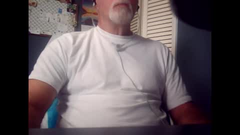 Snapshot of satyr64 chatting on 11-27-25, 02:30 satyr64 online show from 11-27-25, 02:30