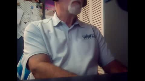 Snapshot of satyr64 chatting on 12-17-25, 06:36 satyr64 online show from 12-17-25, 06:36