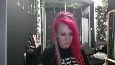 SaucySky online show from 11-25-25, 12:54