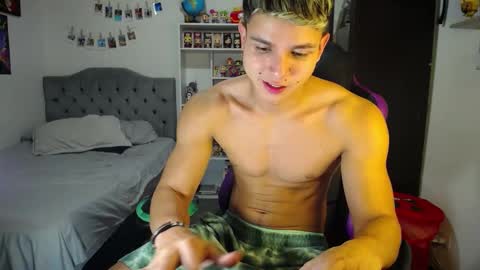 Snapshot of saulomiralles chatting on 09-27-25, 10:04 Saulo online show from 09-27-25, 10:04