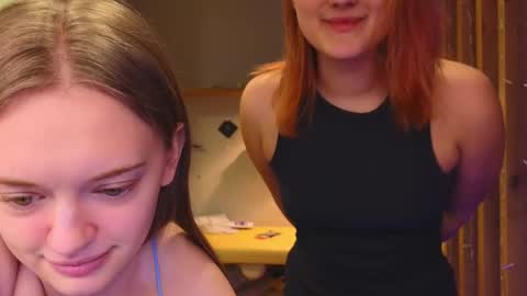 Snapshot of sav_anna chatting on 01-10-25, 07:21 LUNA and ANNA    online show from 01-10-25, 07:21