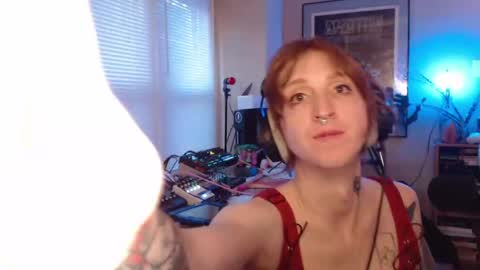 Snapshot of savagewaves chatting on 04-21-26, 12:23 savagewaves online show from 04-21-26, 12:23