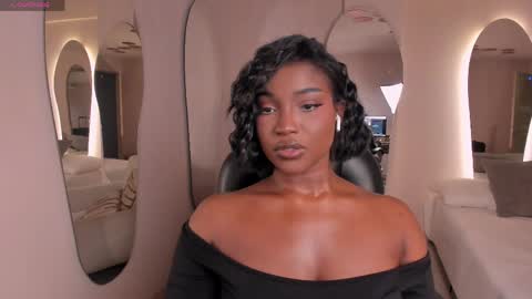 S a v a n n a h  online show from 04-23-26, 07:49