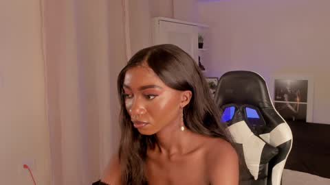 Savannahwildee online show from 12-17-24, 10:00