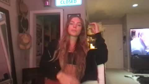 Snapshot of savxoxoxo chatting on 12-02-25, 04:07 Savxoxoxo online show from 12-02-25, 04:07