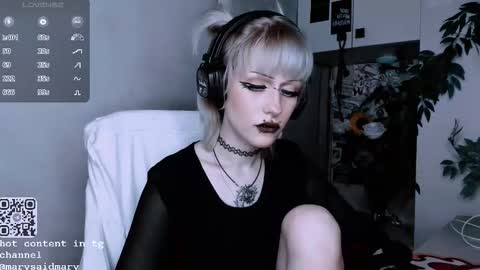 pronoun she. name Mary. age 21. online show from 10-06-25, 08:50