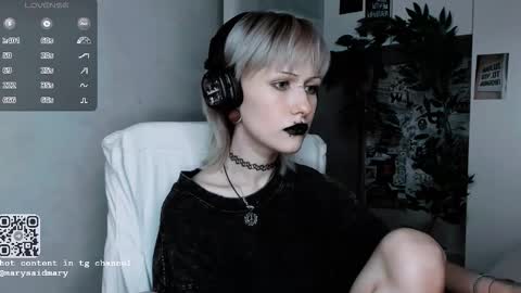 pronoun she. name Mary. age 21. online show from 10-15-25, 12:44