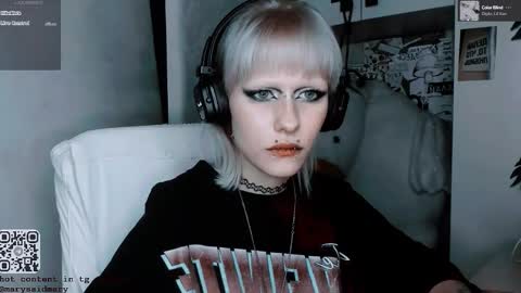 pronoun she. name Mary. age 21. online show from 10-23-25, 04:06