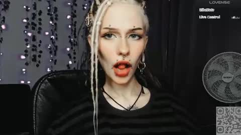 pronoun she. name Mary. age 21. online show from 07-20-26, 04:09