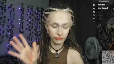 pronoun she. name Mary. age 21. online show from 07-26-26, 08:27