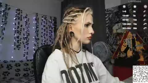 pronoun she. name Mary. age 21. online show from 08-02-26, 04:49