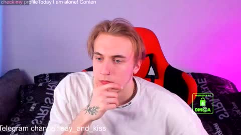 Snapshot of sayfer78 chatting on 03-10-25, 12:04 sayfer online show from 03-10-25, 12:04