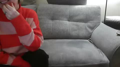 Snapshot of sb_couple chatting on 12-29-24, 06:49 SB Couple online show from 12-29-24, 06:49