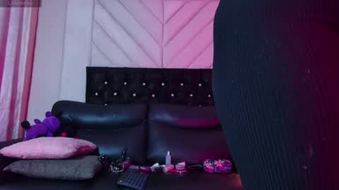 Snapshot of scaarlett_prince chatting on 03-04-26, 01:17 scarlett online show from 03-04-26, 01:17