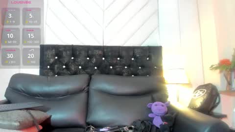 Snapshot of scaarlett_prince chatting on 03-09-26, 12:31 scarlett online show from 03-09-26, 12:31