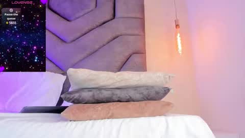 Snapshot of scarleett_johansson chatting on 03-06-25, 10:58 Scarlett online show from 03-06-25, 10:58