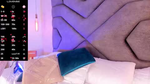 Snapshot of scarleett_johansson chatting on 10-02-25, 08:16 Scarlett online show from 10-02-25, 08:16