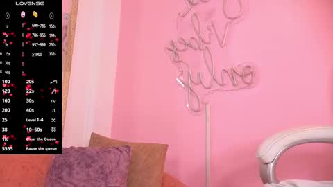 Snapshot of scarleett_johansson chatting on 11-09-25, 08:01 Scarlett online show from 11-09-25, 08:01