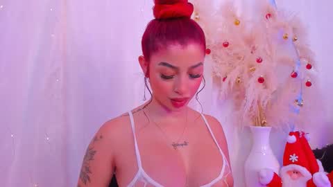 Snapshot of scarleett_jones chatting on 12-14-25, 09:30 scarleett jones online show from 12-14-25, 09:30