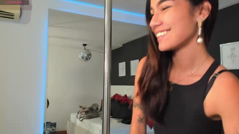 Snapshot of scarlet_castro chatting on 01-17-25, 11:38 Scarlet online show from 01-17-25, 11:38