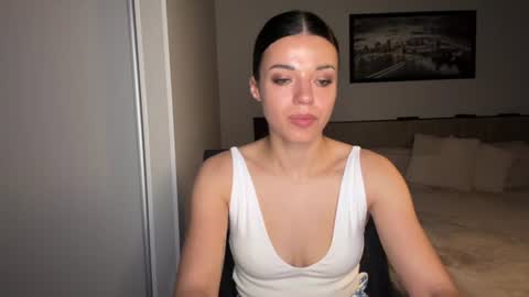 Snapshot of scarlet_daisy_ chatting on 06-25-26, 07:35 Sophie online show from 06-25-26, 07:35